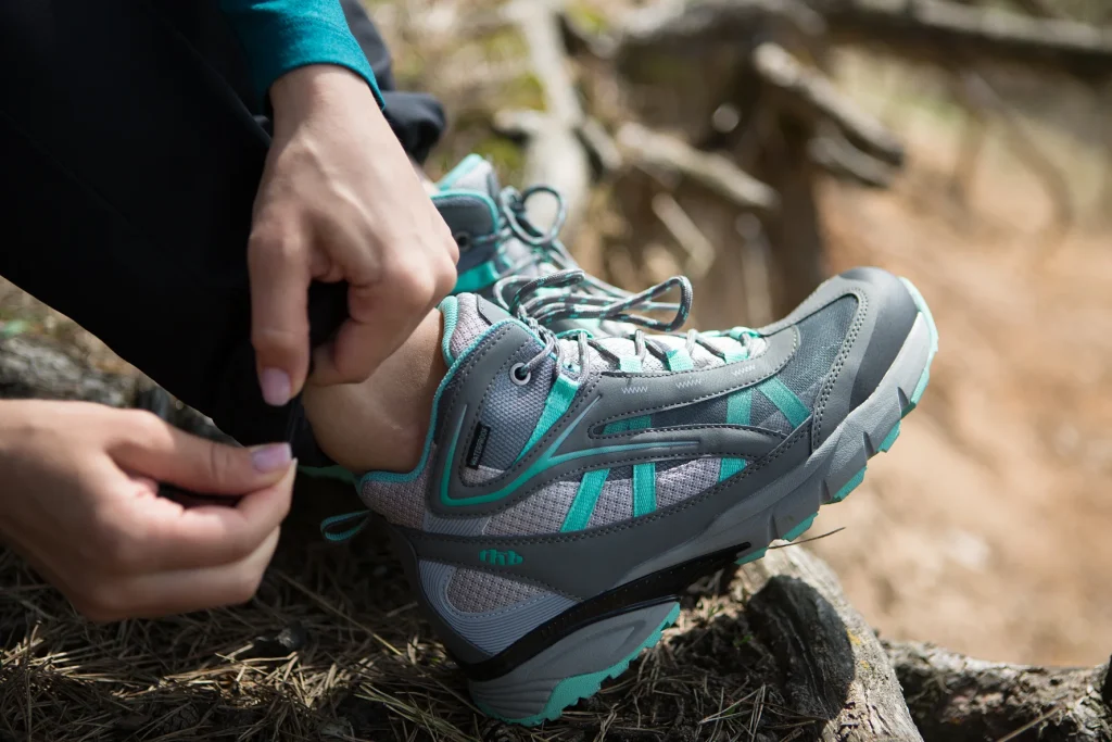 Как выбрать обувь для хайкинга по каменистым и мокрым тропам правильно