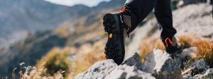 Как выбрать обувь для хайкинга по каменистым и мокрым тропам правильно